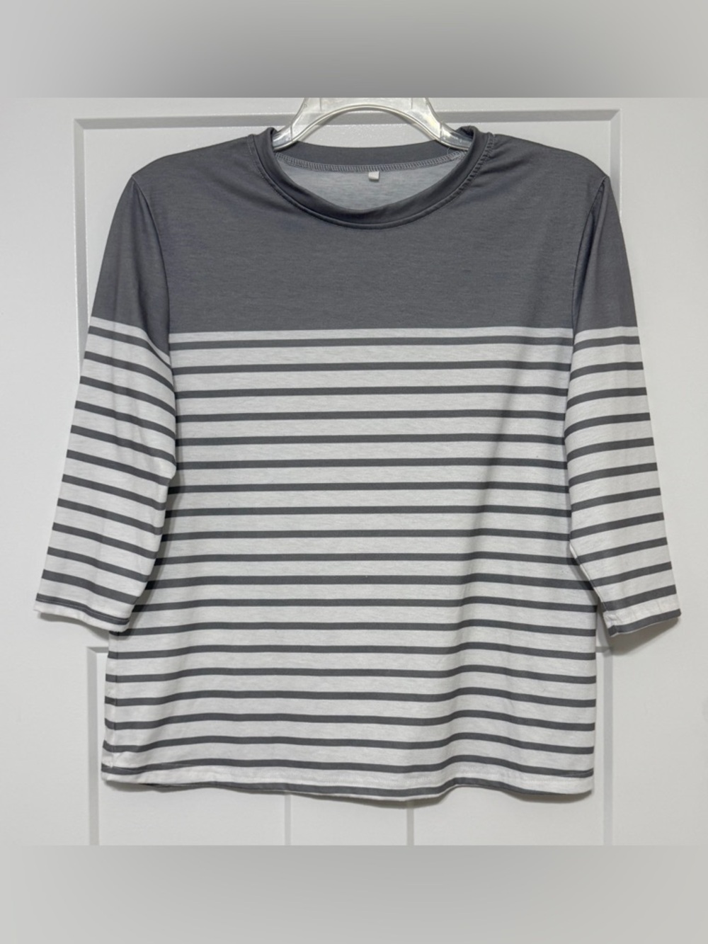 991: Striped Gray and White Women’s Crewneck Top - Medium